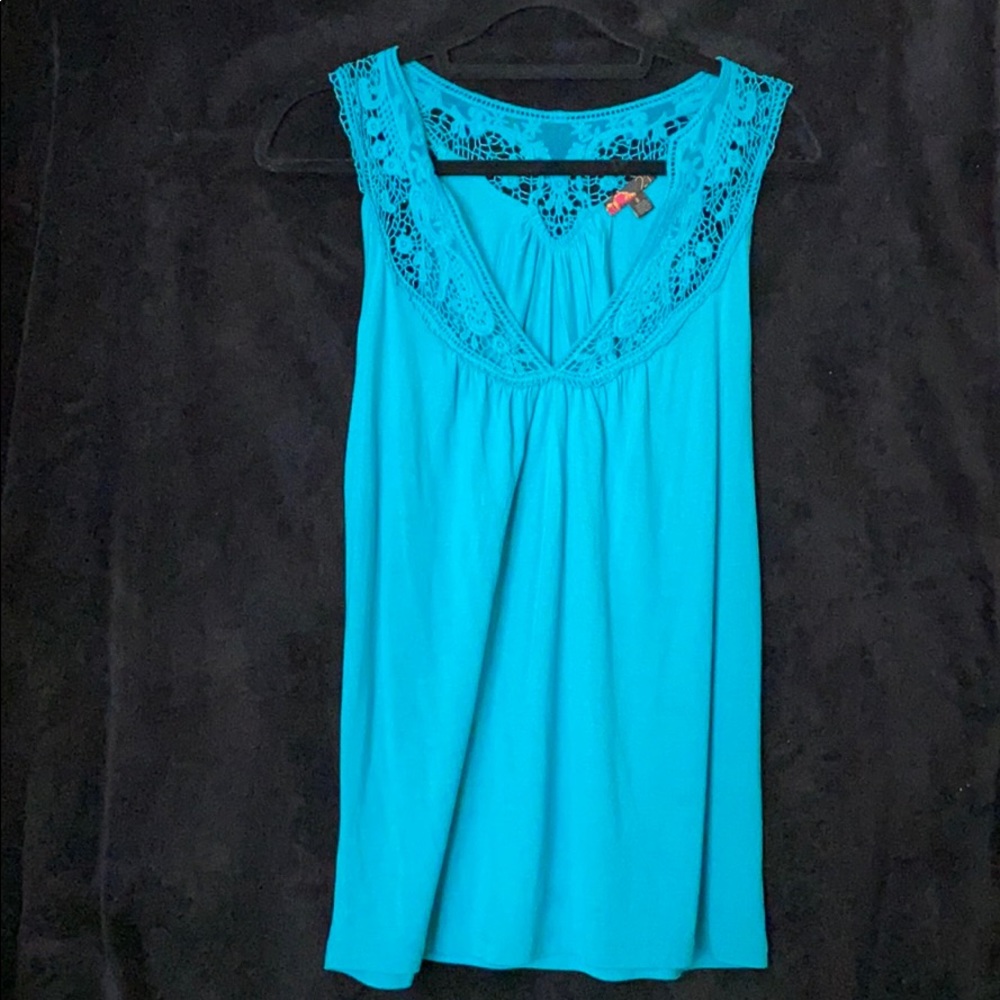 Lace detailed tank top